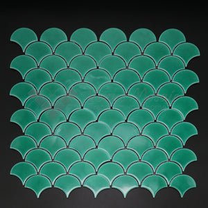 Venus Mosaic Porcelain Crackled Scallop Tile